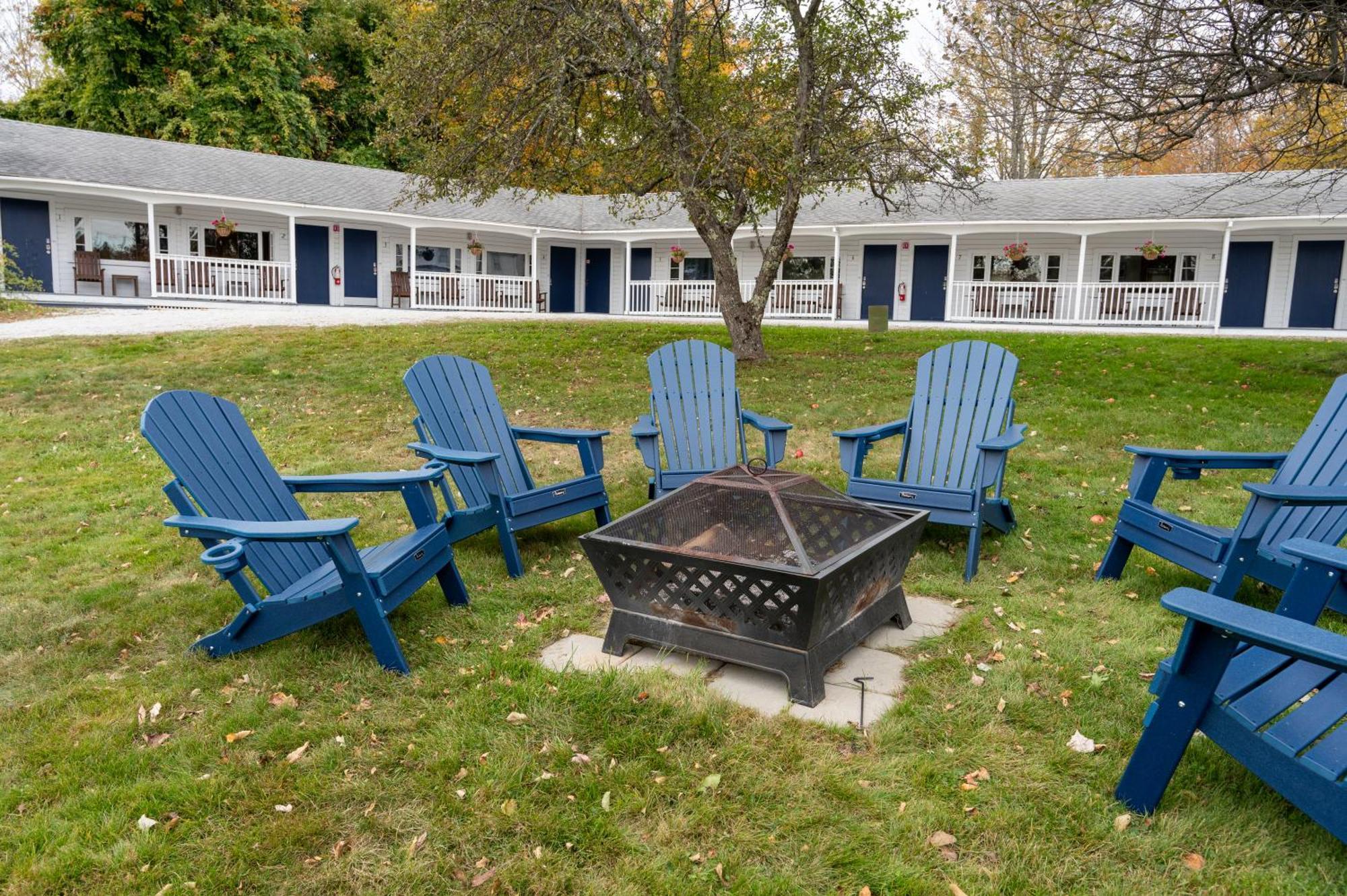 Yardarm Motel Searsport Eksteriør bilde
